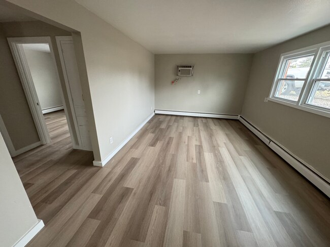 Building Photo - 202 Lincoln St