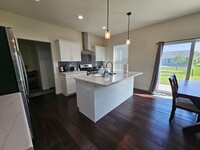 Building Photo - Move in Special -  Newer 4 bedroom 2.5 bat...