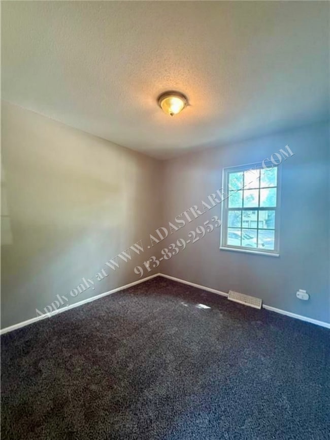 Building Photo - Wonderful Ranch Home in KCMO-Available NOW!!