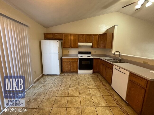 Building Photo - Garden City Home!