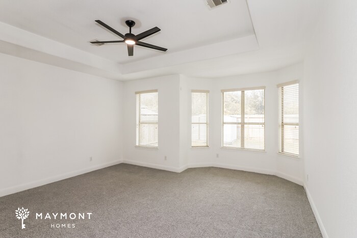 Building Photo - 26049 Kingshill Dr