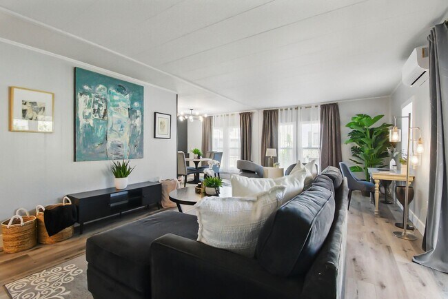 Building Photo - Highly Desirable Double Wide 55+ Home in Rancho Escondido!