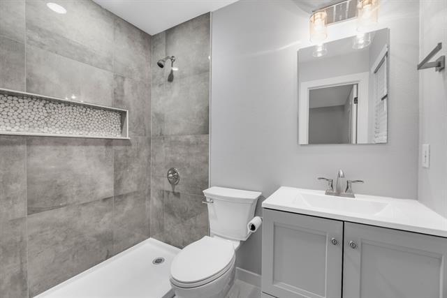 Building Photo - 313 Clearwood Dr