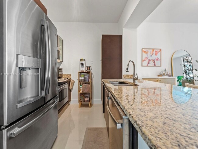 Building Photo - 950 Brickell Bay Dr