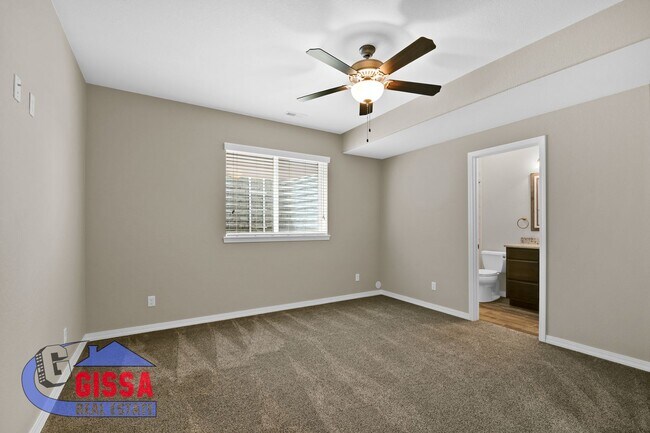 Building Photo - Beautiful home with 5 bedrooms, 4 bathroom...
