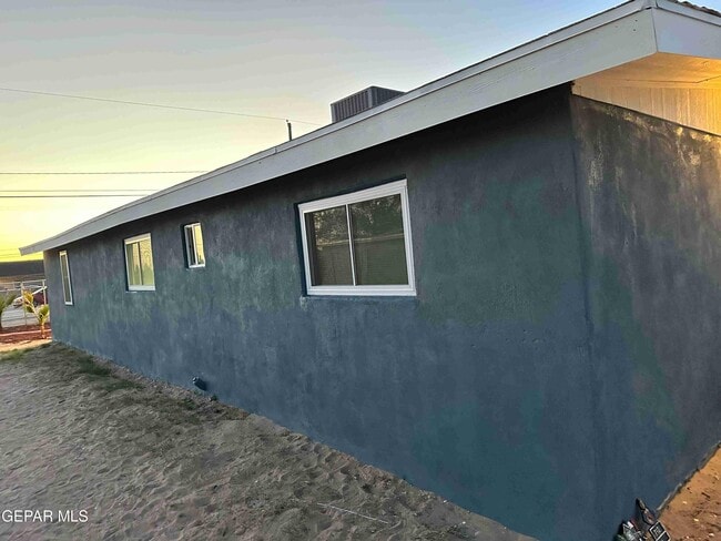 Building Photo - 712 Ascencion St