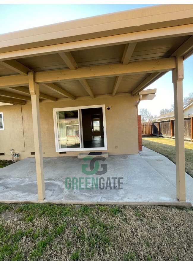 Building Photo - Charming 3 Bedroom 2 Bath Modesto home ava...