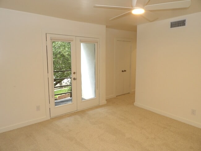Building Photo - 3910 Buena Vista St