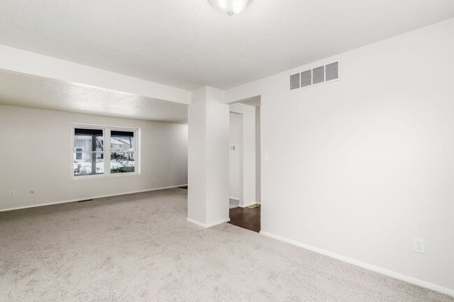 Building Photo - Beautifully Updated Reynoldsburg Home