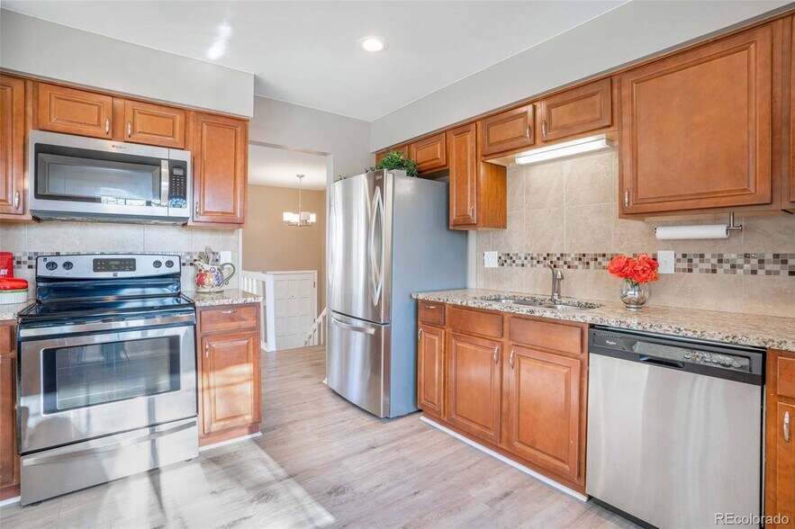 Primary Photo - 7373 E Fremont Dr