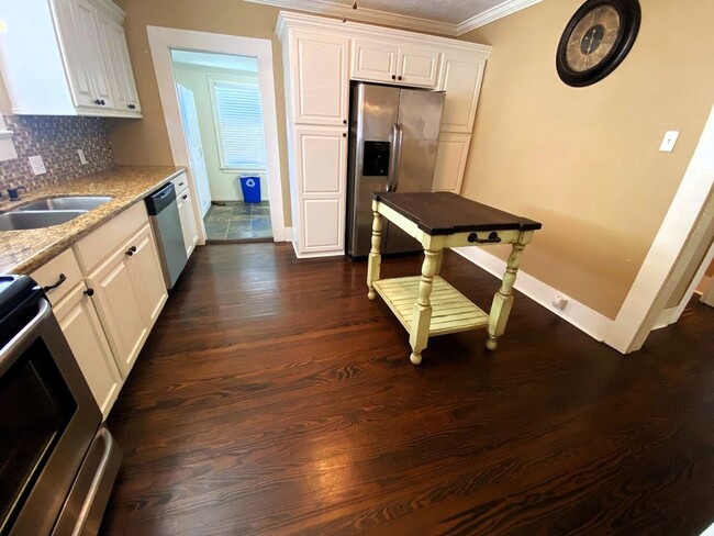Building Photo - Adorable 2 bedroom house for rent in Downtown LC