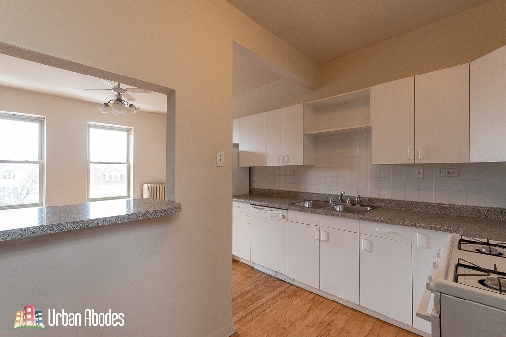 Building Photo - 4224 N Paulina St