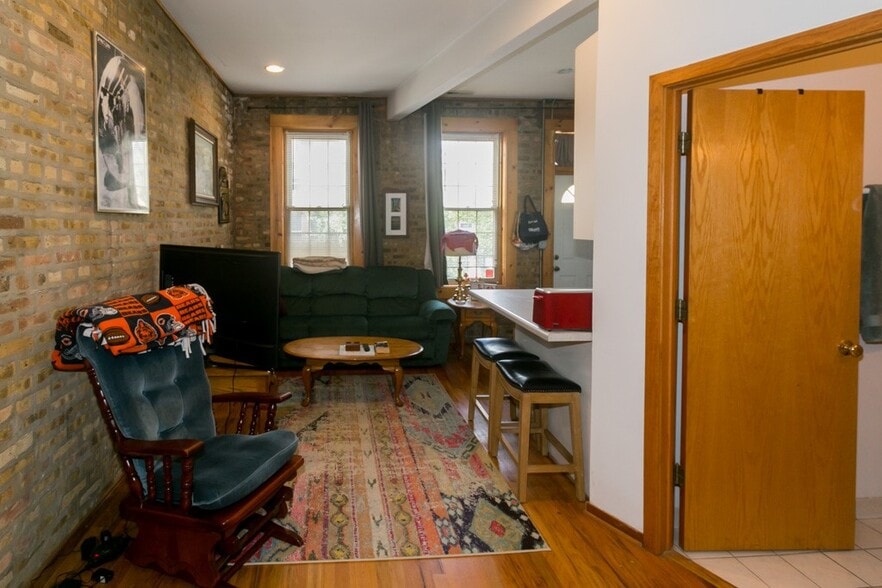 Building Photo - 1307 N Greenview Ave