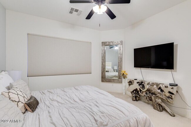 Building Photo - 2037 W Periwinkle Way