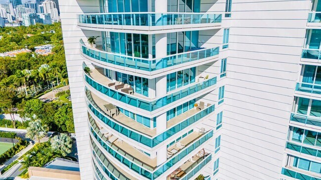 Building Photo - 2127 Brickell Ave