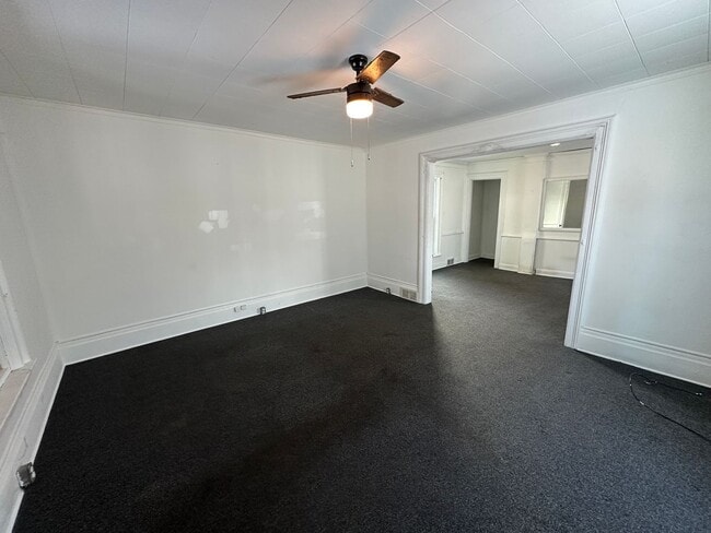 Building Photo - 190 Young St