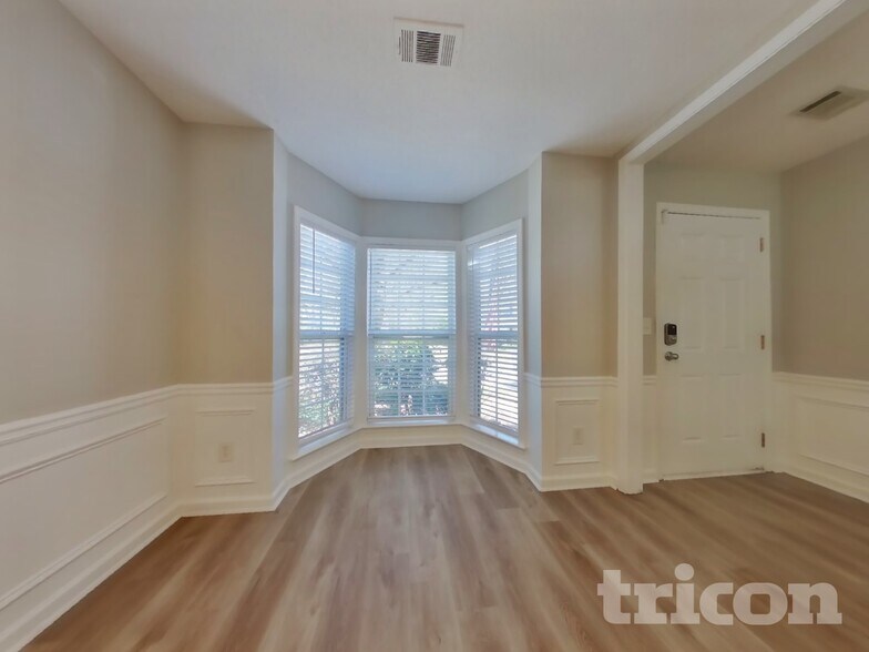 Building Photo - 411 Yarrow Way