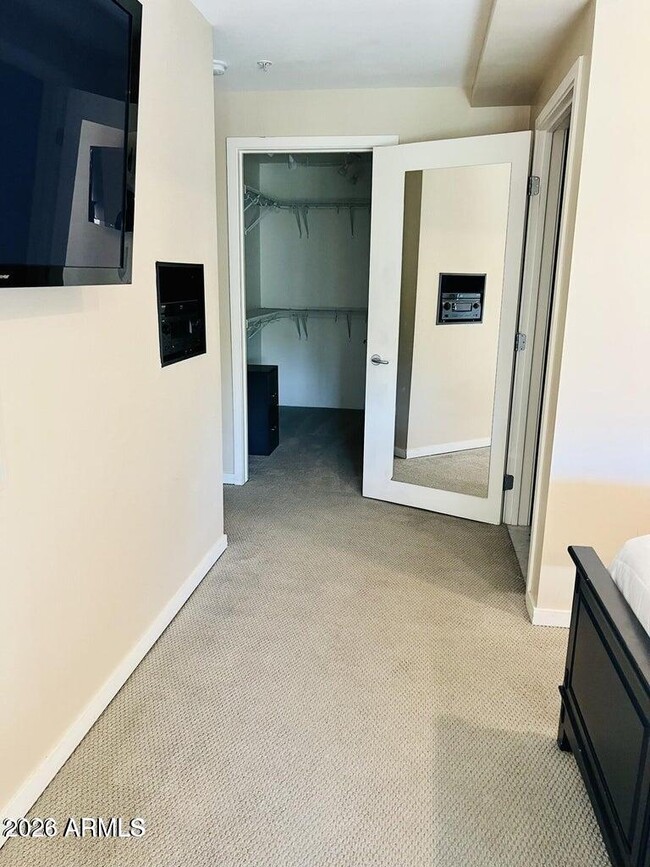 Building Photo - 7157 E Rancho Vista Dr