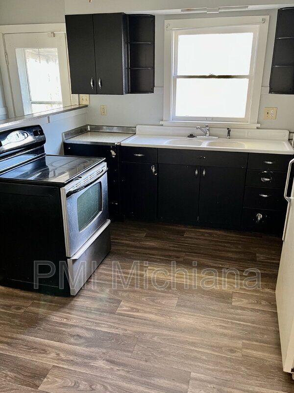 Building Photo - 1019 S Ironwood Dr