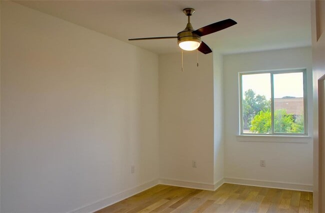 Building Photo - 300 Tesla Cir