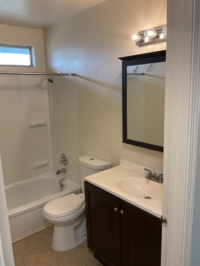 Building Photo - MINA85