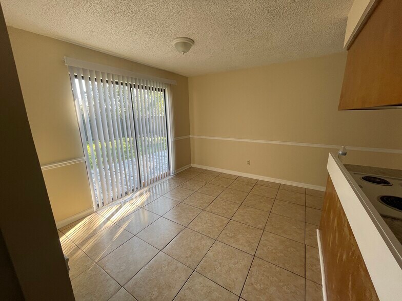 Building Photo - 2679 Aberdeen Ct