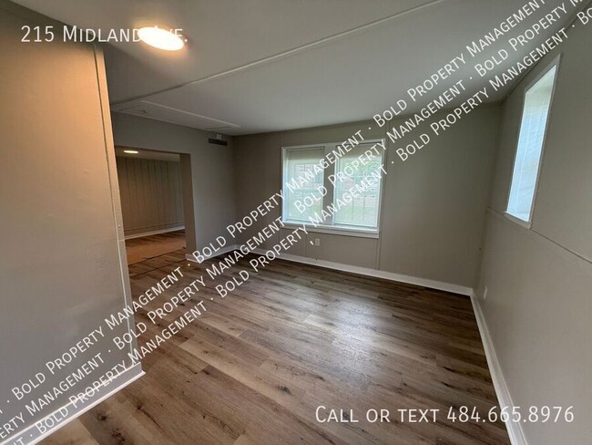 Building Photo - 215 Midland Ave