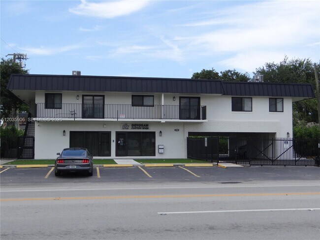Building Photo - 5980 SW 40th Ave