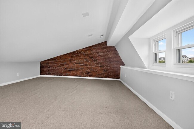 Building Photo - 3015 13th St NW