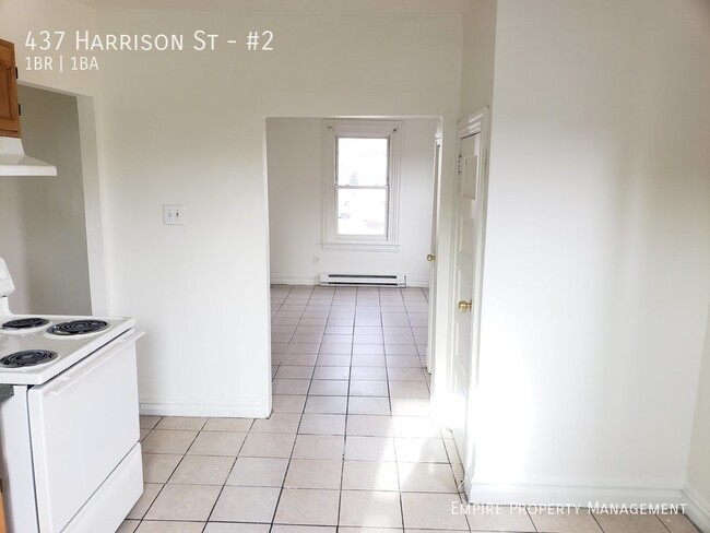 Building Photo - 2nd Floor-1 Bedroom/ 1 Bathroom Apartment ...