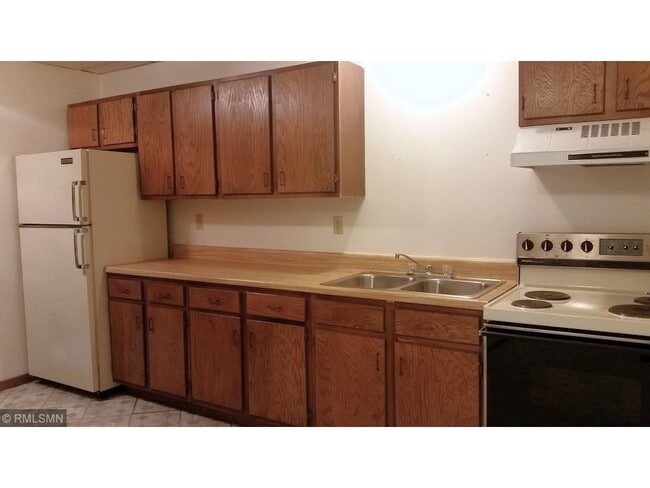 Building Photo - 111 1/2 N Main St