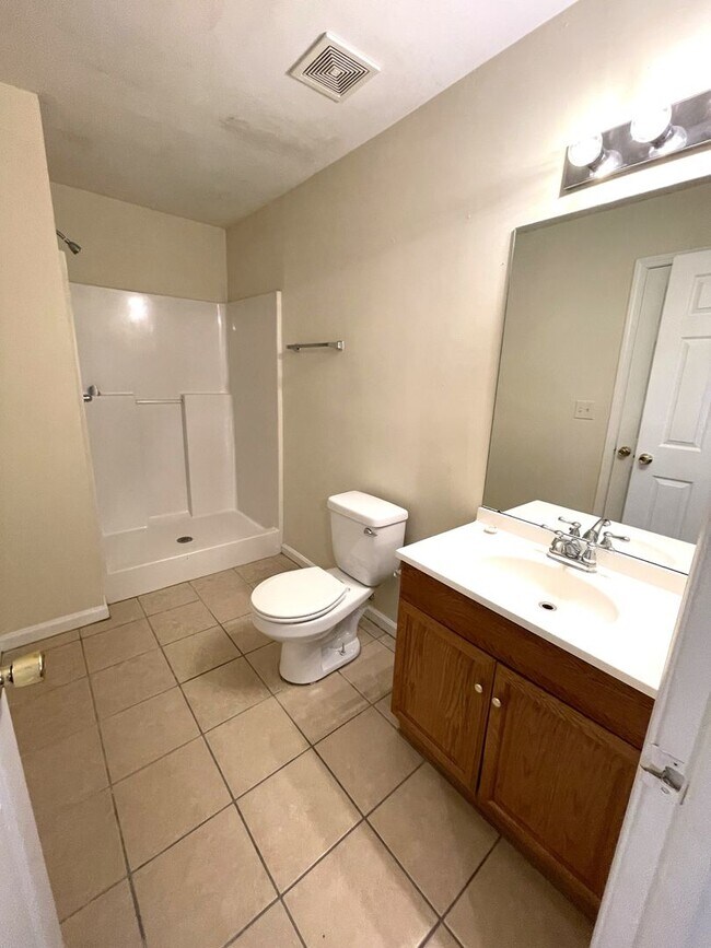 Building Photo - 5br House off S. Milledge (Available now o...