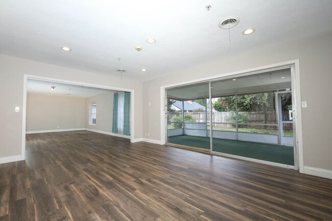 Building Photo - Spacious 4/2 in Maitland's English Estates!
