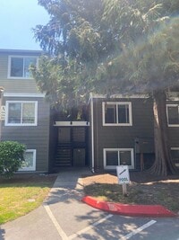 Building Photo - 820 Cady Rd