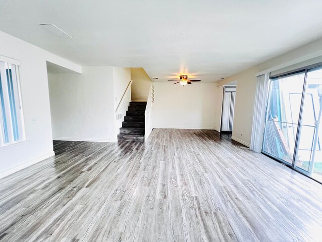 Building Photo - Spacious 3 bedroom 2 bath with attached ga...