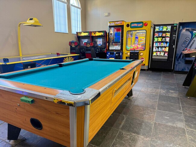 Building Photo - 4735 Vero Beach Pl