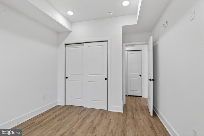 Building Photo - 2331 E York St