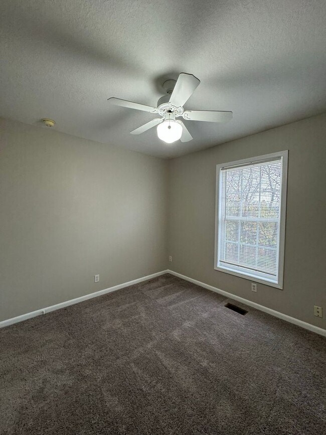 Building Photo - 3-Bedroom Duplex with Open Living Area & Private Owner’s Suite