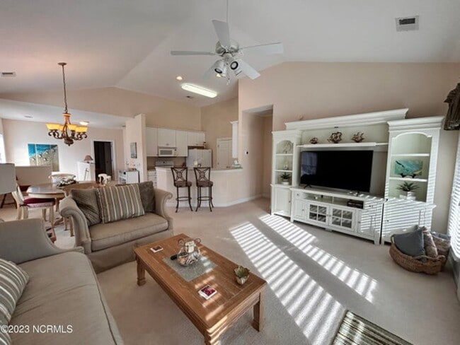 Building Photo - Beautiful Sea Trail Plantation townhome