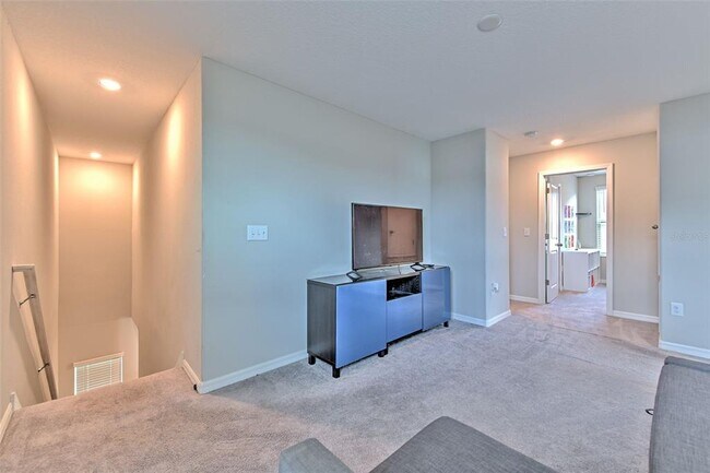 Building Photo - 10210 White Linen Ave