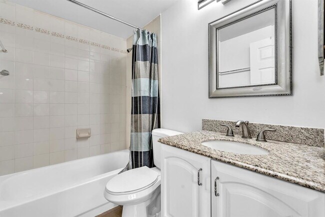 Building Photo - 725 SW 148th Ave