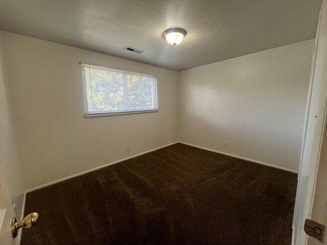 Building Photo - Lovely 2 Bedroom Apartment in Provo