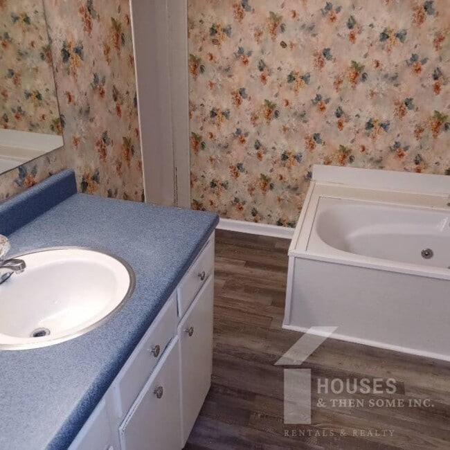 Building Photo - 1321 New Cut Rd