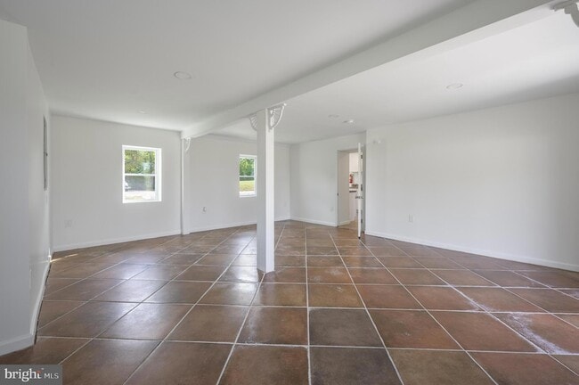 Building Photo - 1979 US-206