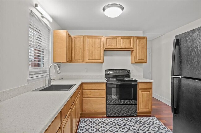 Building Photo - 70 Carroll Ave