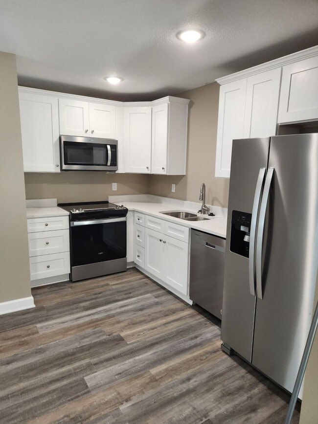 Building Photo - 1213 Pebblecreek Dr