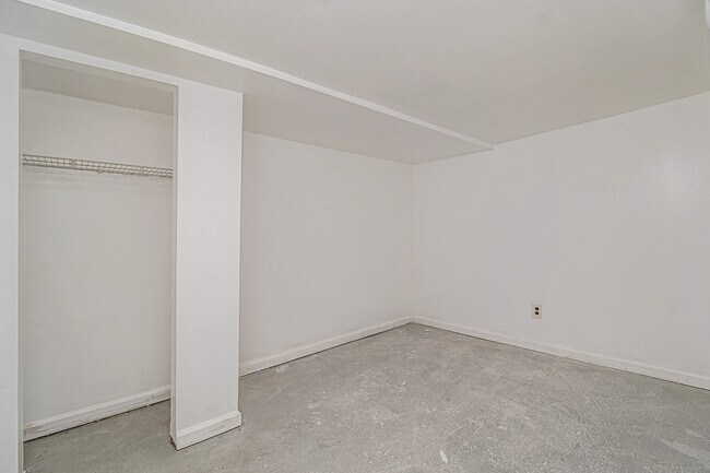 Building Photo - 853 Madison St