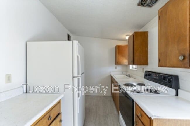 Building Photo - 4246 E Pima St
