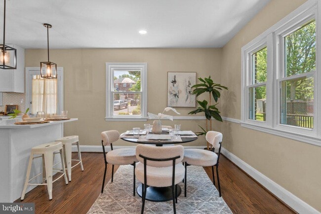 Building Photo - 3027 Lavender Ave