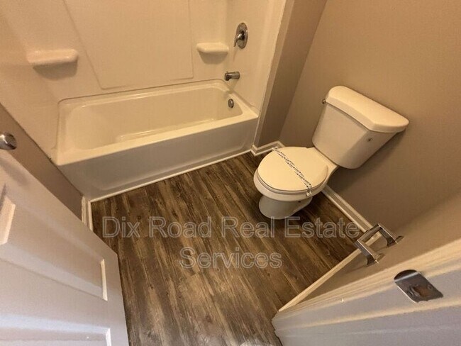 Building Photo - 209 Wexford Dr